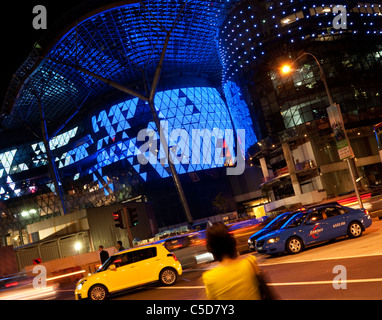 Il frutteto di ioni di notte, Orchard Rd, Singapore Foto Stock