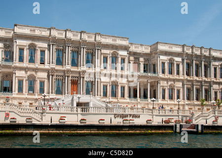 Il Palazzo Dolmabahce Sarayı Bosforo Ataturk sultano ottomano Abdulmecid Foto Stock