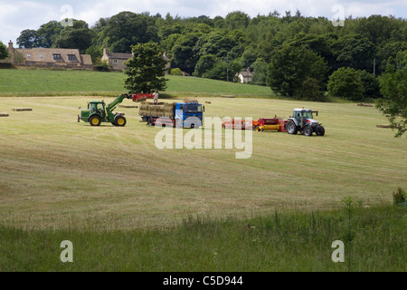 Tempo del raccolto in estate nel West Yorkshire Foto Stock