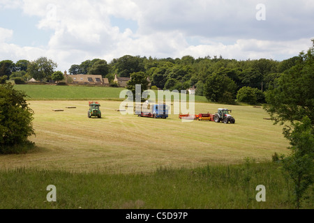 Tempo del raccolto in estate nel West Yorkshire Foto Stock