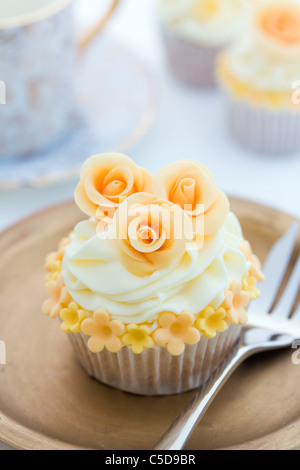 Golden rose cupcake Foto Stock