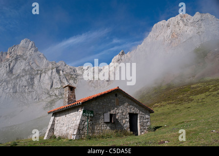 Refugio del frade spagnolo nel Parco Nazionale di Picos de Europa Foto Stock