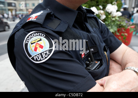 Badge sulla uniforme di Toronto funzionario di polizia toronto ontario canada Foto Stock