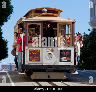 Turisti sul tram storico tra Powell e le strade del mercato tram di san francisco california USA Foto Stock