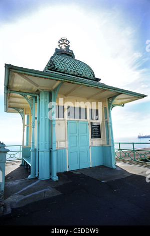 Il Madeira sollevare sul lungomare di Brighton, si passa dalla Marine Parade fino a Madeira Drive Foto Stock