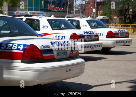 Toronto squadra di polizia auto al di fuori della stazione di polizia nel centro cittadino di Toronto Ontario Canada Foto Stock