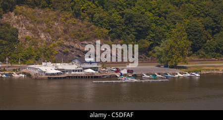 POUGHKEEPSIE, NEW YORK, Stati Uniti d'America - Mariner's ristorante sulla riva occidentale del fiume Hudson. Foto Stock