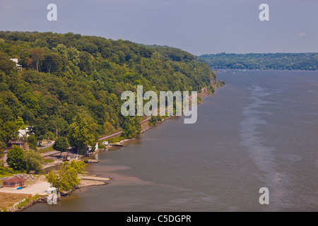 POUGHKEEPSIE, NEW YORK, Stati Uniti d'America - riva ovest del fiume Hudson. Foto Stock