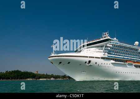 La nave di crociera a Venezia Foto Stock