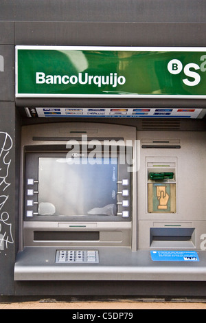 Banco Urquijo (Banco Sabadell Gruppo) bancomat, Siviglia ,in Andalusia, Spagna. Foto Stock