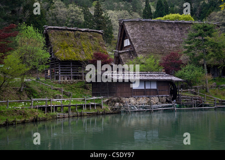 Tradizionale Giapponese del case coloniche conservate a Hida non Sato folk village al di fuori di Takayama. Foto Stock