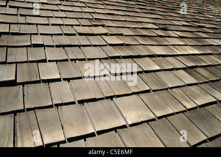 Orizzontale dell'immagine di sfondo del vecchio tetto grigio shingles Foto Stock