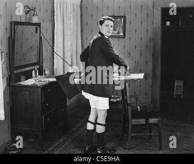 L uomo nella calza giarrettiere servizio stireria Foto Stock