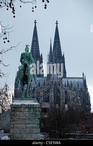 La cattedrale di Colonia in inverno, Colonia, nella Renania settentrionale-Vestfalia, Germania, Europa Foto Stock