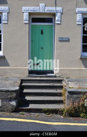 Il verde porta anteriore o vittoriano cottage Gallese Foto Stock