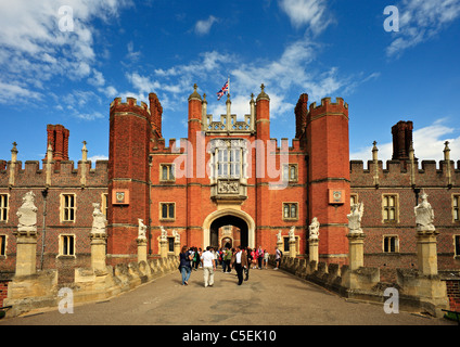 Hampton Court Palace, grande gatehouse. Foto Stock