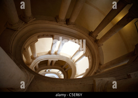 Palazzo Barberini, la scala da F. Borromini (1631-1633), Roma, Italia Foto Stock