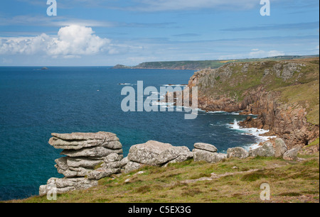 Vista di Cape Cornwall dal Land's End, Cornwall, Regno Unito Foto Stock