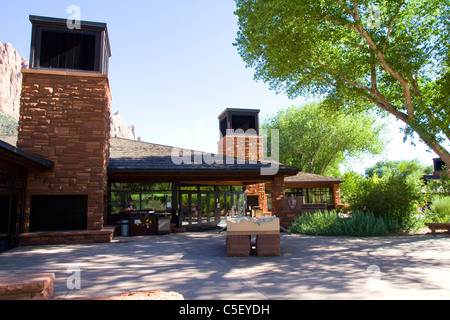 Zion Canyon Visitor Center, il Parco Nazionale di Zion, UT. Foto Stock