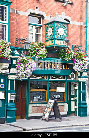 M. J. O'Neill's Bar, un popolare city center pub in Suffolk Street, centro di Dublin, Repubblica di Irlanda Foto Stock