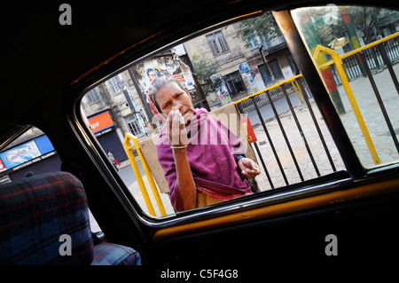 Una scena di strada in Kolkata, India Foto Stock