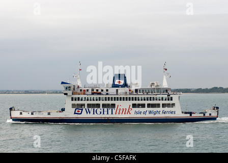 Wight Link traghetto da Portsmouth sulla terra principale di Fishbourne sull'Isola di Wight Foto Stock