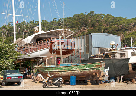 Fethiye wharf cantiere barca a vela in Turchia Foto Stock