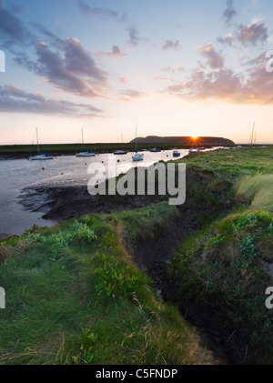 Fiume Ax estuario con Brean giù nella distanza. Nei pressi di salita. Somerset. In Inghilterra. Regno Unito. Foto Stock