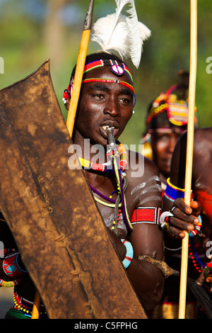 Pokot persone facendo danze tradizionali. Essi vivono in Occidente e Baringo distretti del Kenya. Foto Stock