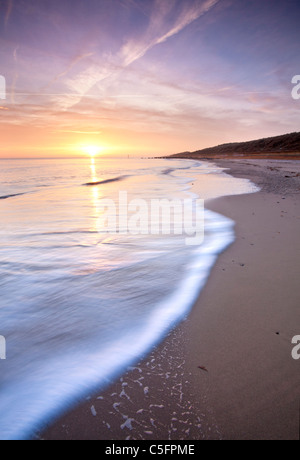 Waxham spiaggia al tramonto sulla costa di Norfolk Foto Stock