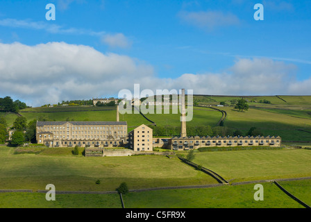 Avena Royd Mill, Luddenden Valley, vicino a Halifax, Calderdale, West Yorkshire, Inghilterra, Regno Unito, ora convertito in appartamenti Foto Stock