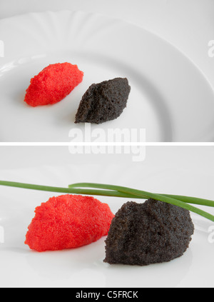 Caviale nero e rosso decorato in piatto Foto Stock