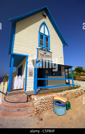 Popeye Village of Sweethaven dove Popeye il film è stato girato con Robin Williams ad Anchor Bay a Mellieha sull'isola mediterranea di Malta Foto Stock