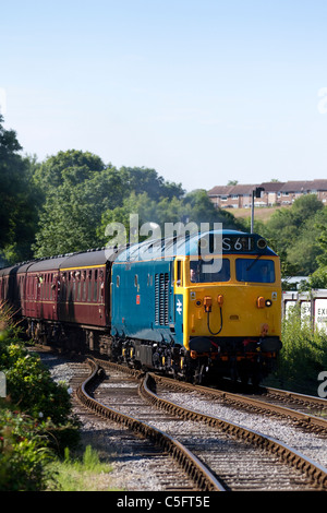 Front-end giallo del 50044 Exeter Class 50 Diesel Locomotive East Lancashire Railway Heritage Diesel Train Gala 2011 Foto Stock