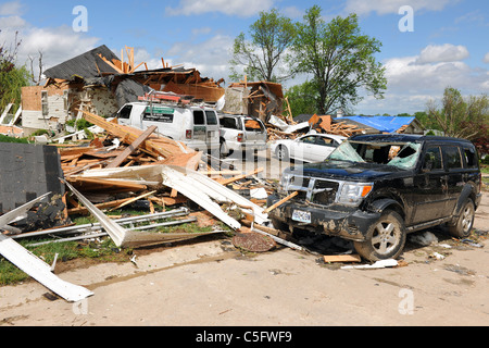 SAINT LOUIS, Missouri - aprile 26: case distrutte dopo il tornado ha colpito la Saint Louis area Venerdì 22 Aprile, 2011 Foto Stock