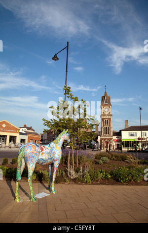 Newmarket Town Center, con il modello delle corse ippiche, Suffolk, Regno Unito Foto Stock