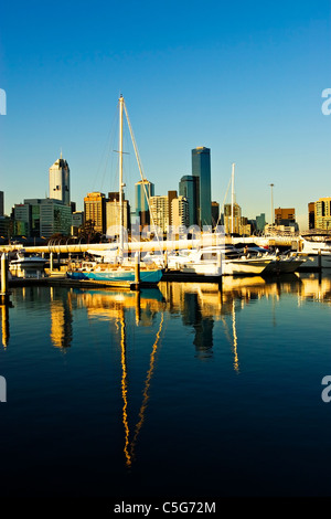 Melbourne Australia / la skyline di Melbourne visto da Melbourne Docklands in Melbourne Victoria Australia. Foto Stock