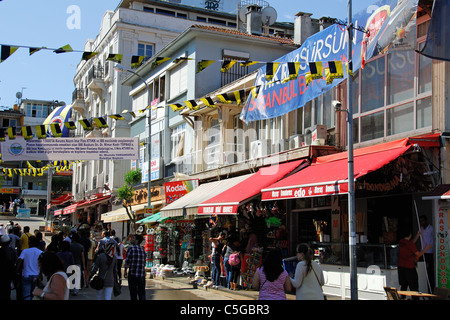 ISTANBUL, Turchia. Una scena di strada a Buyukada, la più grande delle Isole dei Principi nel Mar di Marmara. 2011. Foto Stock