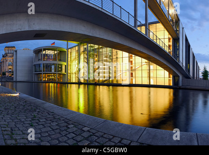 Paul-Loebe-Haus edificio, il Parlamento della Repubblica federale di Germania e il Reichstag, Regierungsviertel district, Berlino, Germania, Europa Foto Stock