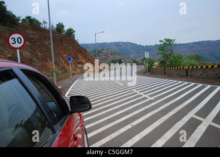 Lato paese due fuori strada Foto Stock