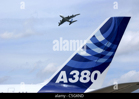 Airbus A380 a terra e in volo al salone di Farnborough Foto Stock