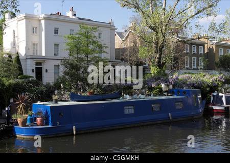 Primavera lungo il Regents Canal in Little Venice, visto da Blomfield Road. Foto Stock