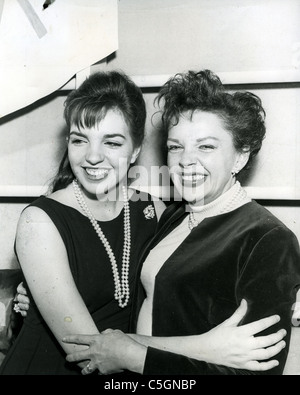 JUDY GARLAND con la figlia Liza Minnelli circa 1964 Foto Stock