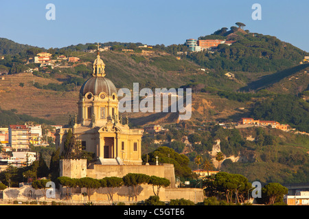 Sacrario di Cristo Re chiesa sulla collina che si affaccia Messina, Sicilia Italia Foto Stock