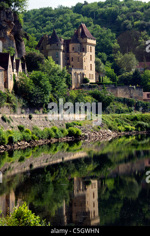 Chateau de La Roque Gageac sulle rive del fiume dordogne périgord Aquitaine Francia Foto Stock