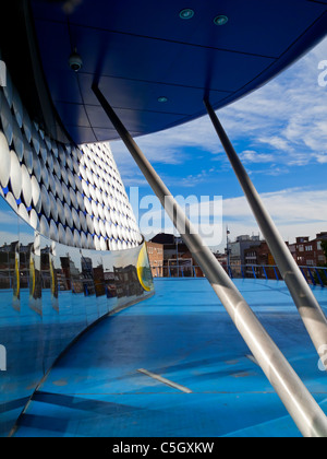 Dettaglio di Selfridges 2003 shop a Birmingham in Inghilterra in stile Blobitecture da futuri sistemi con mail a catena e profilo curvo Foto Stock