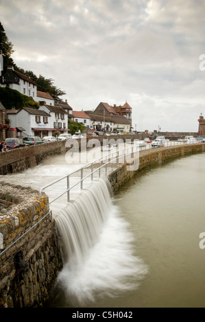 Molla alta marea a Lynton porto sulla North Devon Coast, England, Regno Unito Foto Stock