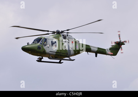 Westland Lynx AH7 azionato dal corpo dell'aria dell'esercito sulla rotta di avvicinamento per l'atterraggio a RAF Fairford, REGNO UNITO Foto Stock