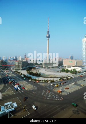 Fernsehturm torre della TV ad Alexanderplatz Berlino Germania Foto Stock