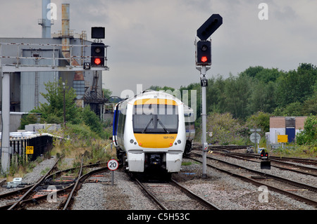 Chiltern Railways treno in direzione nord da Leamington Spa stazione Foto Stock